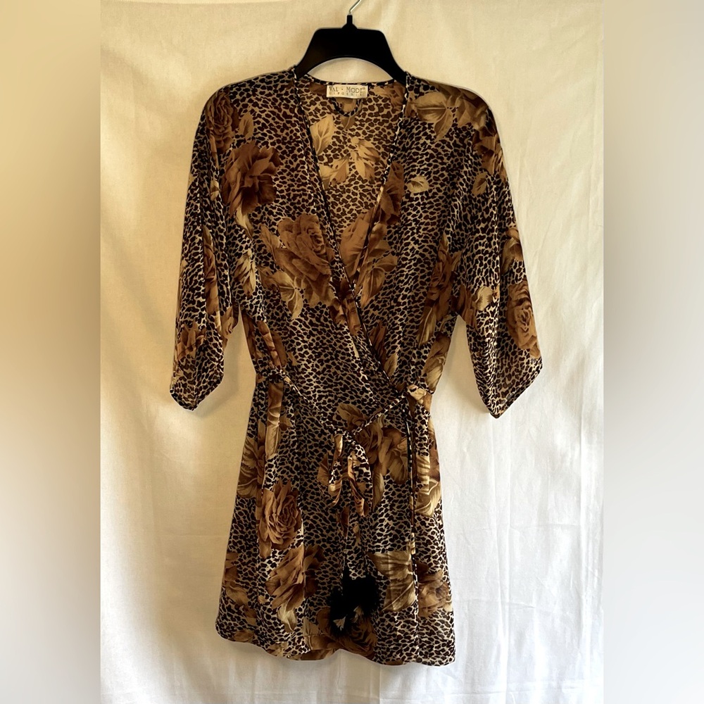 VAL MODE Vintage Leopard Print Floral Sheer Robe
